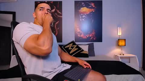 Snapshot of christopherblack_ chatting on 09-13-25, 01:22 Christopher Black online show from 09-13-25, 01:22