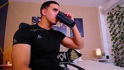 Snapshot of christopherblack_ chatting on 11-06-25, 01:12 Christopher Black online show from 11-06-25, 01:12