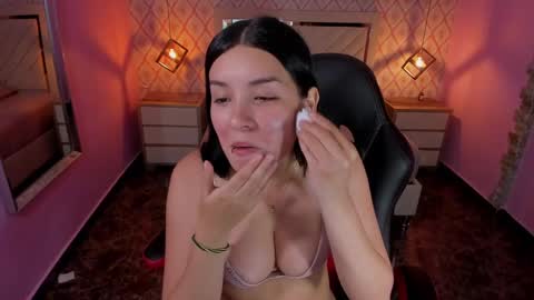Snapshot of christy_teigen chatting on 09-26-25, 07:29 CHRISTY online show from 09-26-25, 07:29