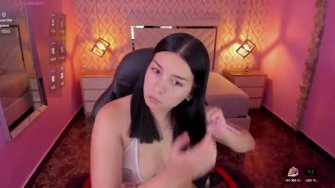 Snapshot of christy_teigen chatting on 09-29-25, 07:19 CHRISTY online show from 09-29-25, 07:19