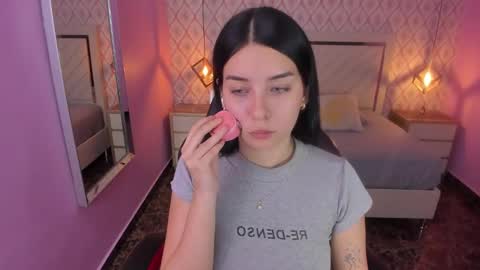Snapshot of christy_teigen chatting on 10-18-25, 07:25 CHRISTY online show from 10-18-25, 07:25