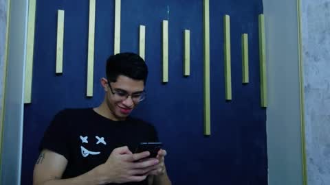 Snapshot of chrix_velez chatting on 11-21-25, 02:05 Chrix online show from 11-21-25, 02:05