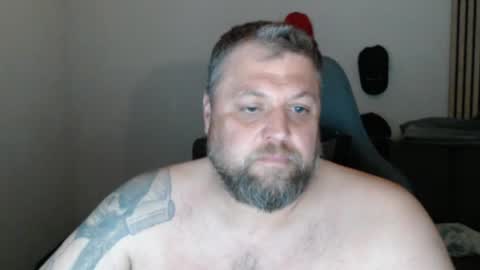 Snapshot of chrizz80 chatting on 04-12-26, 12:37 Chrizz online show from 04-12-26, 12:37
