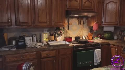 Snapshot of chroniclove chatting on 01-21-25, 07:37 Marley online show from 01-21-25, 07:37