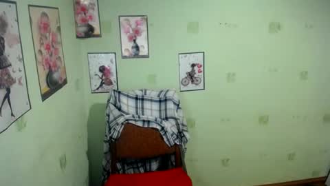 Snapshot of chrystalbella chatting on 12-13-24, 04:43 Diana online show from 12-13-24, 04:43