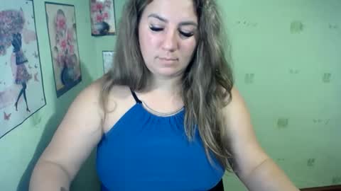 Snapshot of chrystalbella chatting on 12-25-24, 03:17 Diana online show from 12-25-24, 03:17