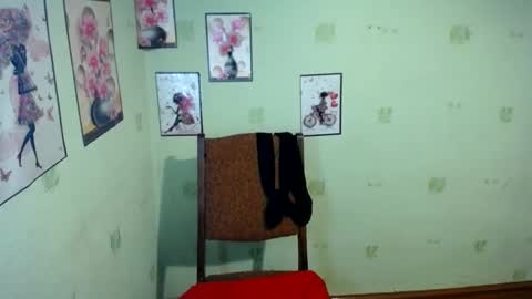 Snapshot of chrystalbella chatting on 12-25-24, 06:19 Diana online show from 12-25-24, 06:19