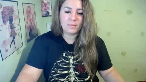 Snapshot of chrystalbella chatting on 01-10-25, 07:25 Diana online show from 01-10-25, 07:25