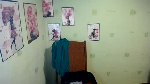 Snapshot of chrystalbella chatting on 01-11-25, 06:14 Diana online show from 01-11-25, 06:14