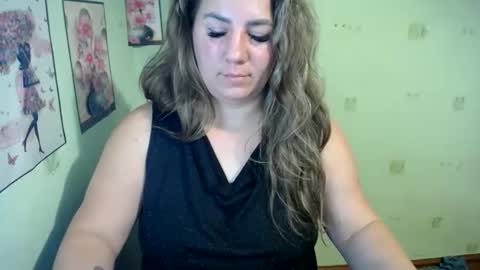 Snapshot of chrystalbella chatting on 01-16-25, 04:07 Diana online show from 01-16-25, 04:07