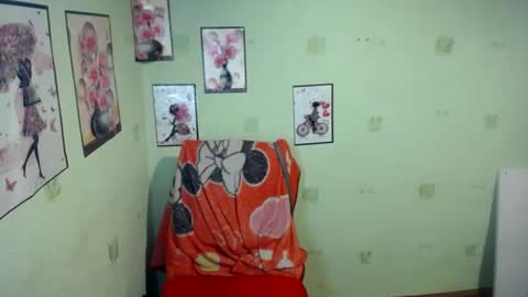 Snapshot of chrystalbella chatting on 02-16-25, 04:10 Diana online show from 02-16-25, 04:10