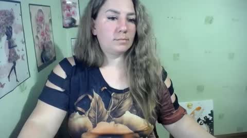 Snapshot of chrystalbella chatting on 02-28-25, 06:52 Diana online show from 02-28-25, 06:52