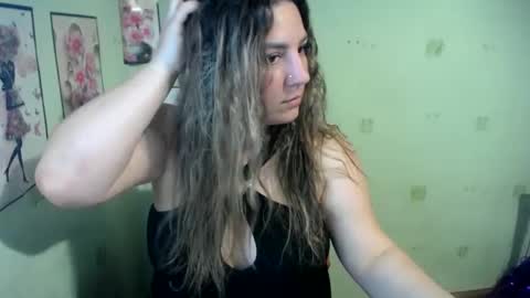 Snapshot of chrystalbella chatting on 03-11-25, 06:43 Diana online show from 03-11-25, 06:43