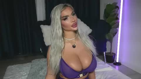 Snapshot of chrystalcade chatting on 06-29-26, 07:36 Chrystal online show from 06-29-26, 07:36