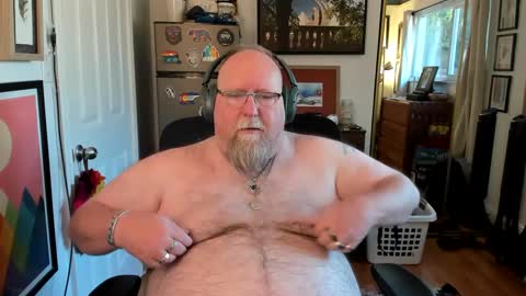 Snapshot of chubbybaybear chatting on 09-28-25, 12:49 Chubby online show from 09-28-25, 12:49