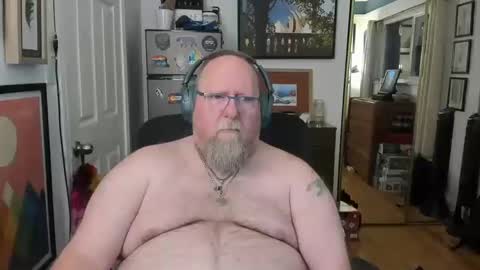 Snapshot of chubbybaybear chatting on 10-11-25, 01:49 Chubby online show from 10-11-25, 01:49