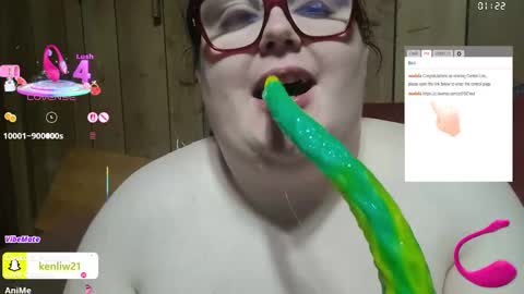 Snapshot of chubbydevil22 chatting on 11-18-25, 09:30 kenli online show from 11-18-25, 09:30