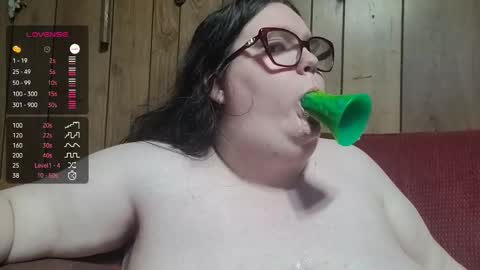 Snapshot of chubbydevil22 chatting on 11-24-25, 02:22 kenli online show from 11-24-25, 02:22