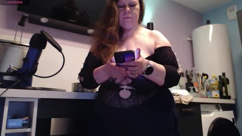 Snapshot of chwerry_b0 chatting on 01-13-26, 12:05 Jessica online show from 01-13-26, 12:05