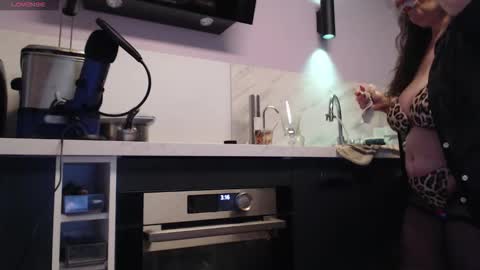 Snapshot of chwerry_b0 chatting on 02-06-26, 02:16 Jessica online show from 02-06-26, 02:16