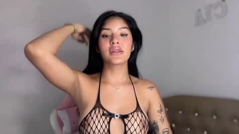 Snapshot of ciaxxxmendez chatting on 06-11-26, 03:43 ciaxxmendezz online show from 06-11-26, 03:43