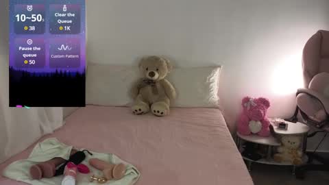 Snapshot of cielo_18d chatting on 12-17-24, 04:56 Mia online show from 12-17-24, 04:56