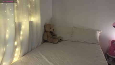 Snapshot of cielo_18d chatting on 01-12-25, 03:49 Mia online show from 01-12-25, 03:49