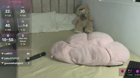 Snapshot of cielo_18d chatting on 02-28-26, 03:51 Mia online show from 02-28-26, 03:51