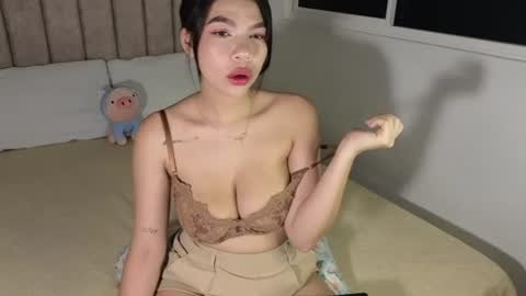 Mia online show from 06-26-26, 05:23