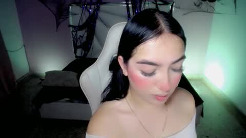 Snapshot of cieloo_ chatting on 10-29-25, 08:21 CIELO online show from 10-29-25, 08:21