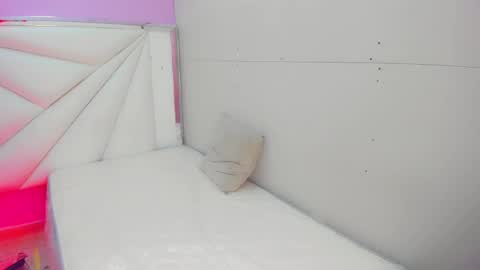 Snapshot of cieloo_ chatting on 12-14-25, 08:57 CIELO online show from 12-14-25, 08:57