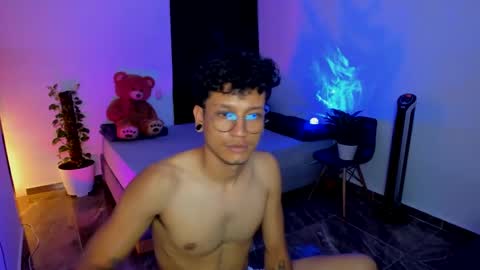 Snapshot of cinamon_kingdom chatting on 01-17-25, 05:42 Luna and Sebas  online show from 01-17-25, 05:42
