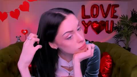 Snapshot of cinderella_without_slippers chatting on 02-15-26, 09:00 Phoebe online show from 02-15-26, 09:00