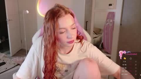 Snapshot of cinnabongirls chatting on 12-15-25, 01:43 Maddy online show from 12-15-25, 01:43