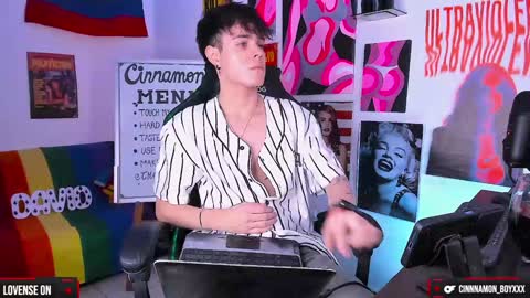 Snapshot of cinnamon_boyxxx chatting on 12-06-24, 04:03 David     Independent Model online show from 12-06-24, 04:03