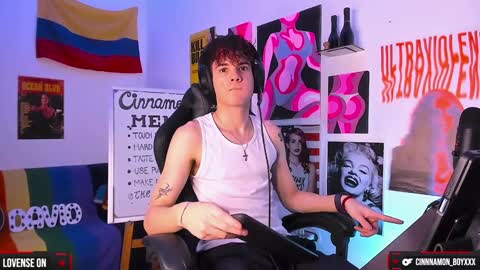 Snapshot of cinnamon_boyxxx chatting on 12-17-24, 04:45 David     Independent Model online show from 12-17-24, 04:45