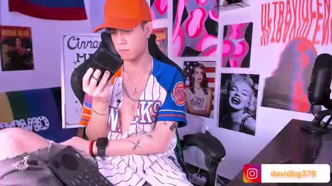 Snapshot of cinnamon_boyxxx chatting on 02-11-25, 01:10 David     Independent Model online show from 02-11-25, 01:10