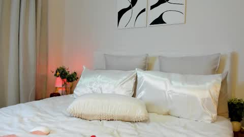 Snapshot of cinnamon_lips07 chatting on 01-16-26, 08:35 Indie online show from 01-16-26, 08:35