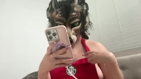 Snapshot of cinnanicos chatting on 09-20-25, 04:57 Nicky online show from 09-20-25, 04:57