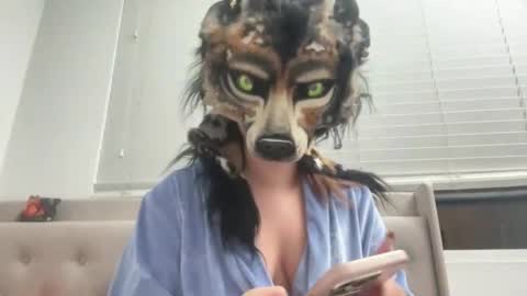 Snapshot of cinnanicos chatting on 11-12-25, 06:36 Nicky online show from 11-12-25, 06:36