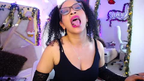 Snapshot of cintia_holms chatting on 12-13-24, 04:05 Cintia online show from 12-13-24, 04:05