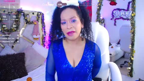 Snapshot of cintia_holms chatting on 12-15-24, 01:11 Cintia online show from 12-15-24, 01:11
