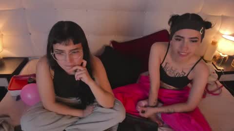 Snapshot of cintya_kors chatting on 01-28-25, 08:57 Cintya online show from 01-28-25, 08:57