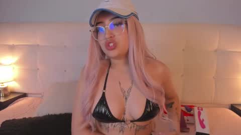 Snapshot of cintya_kors chatting on 02-06-25, 01:05 Cintya online show from 02-06-25, 01:05