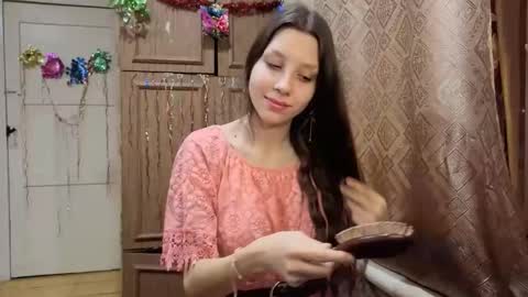 Snapshot of cirabonnet chatting on 12-16-25, 11:32 Lisa Salivan online show from 12-16-25, 11:32