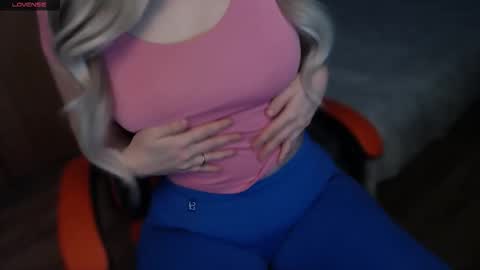 Snapshot of cirilla_akerman chatting on 02-12-26, 09:37 Ciri online show from 02-12-26, 09:37