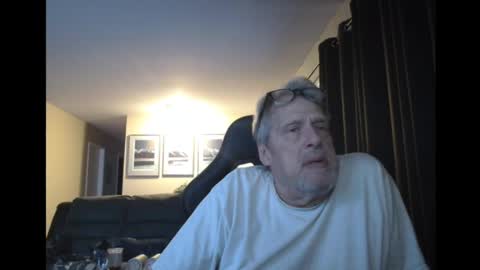 Snapshot of cjscout chatting on 12-25-24, 01:10 cjscout online show from 12-25-24, 01:10