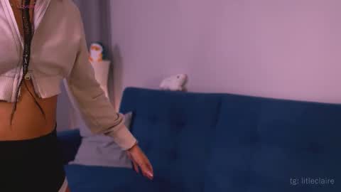 Snapshot of claire_amoure chatting on 11-08-25, 04:18 Claire online show from 11-08-25, 04:18