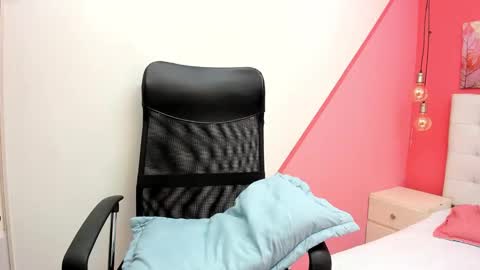 claire aristizabal online show from 01-25-25, 04:02