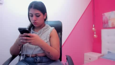 claire aristizabal online show from 01-26-25, 04:09